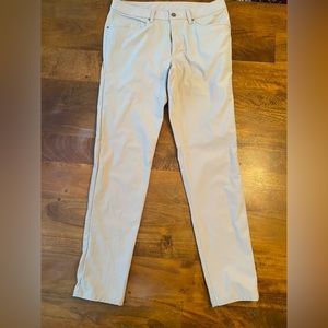 LULULEMON Men’s ABC SLIMFIT pant. Light Khaki. Size 32” Waist Excellent cond